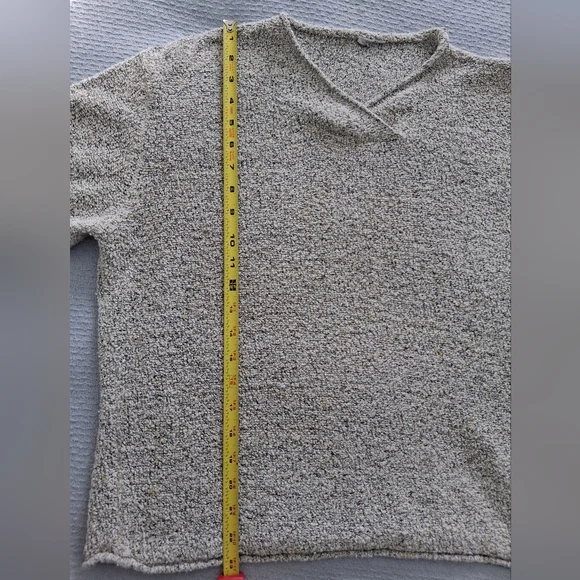 Columbia Vintage Women's Bouclé Textured Knit Pullover Sweater - Picture 9 of 12